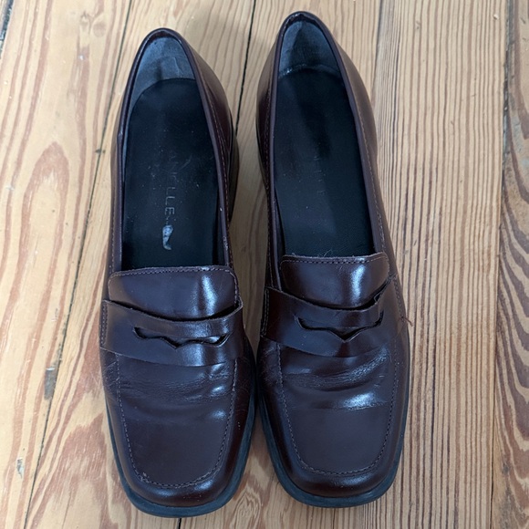 Danelle Classic Brown Leather Penny Loafers for Women Size 7 - Picture 5 of 6